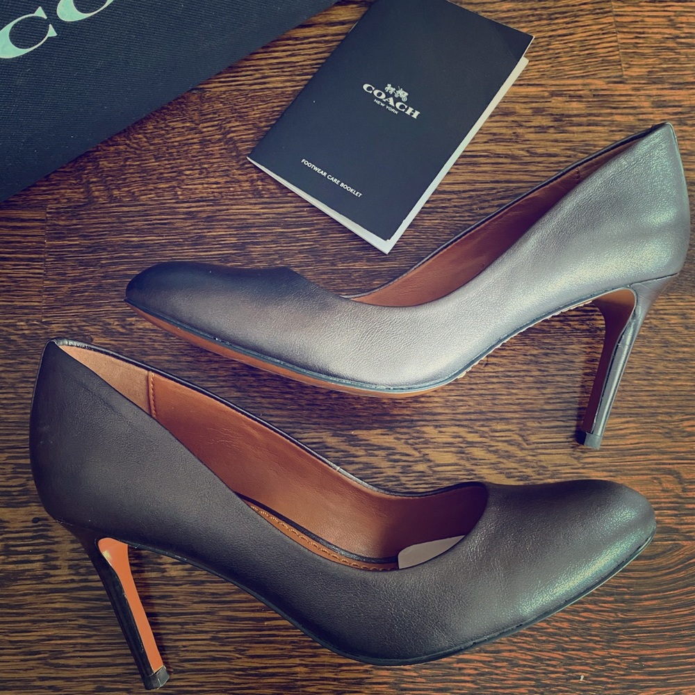 Coach Almond Toe Pump in Gunmetal sz 6US 36.5EU
